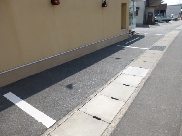 倉敷市黒崎の店舗一部の駐車場