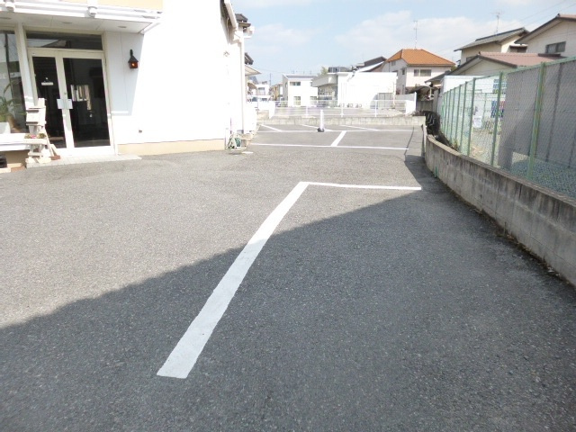 倉敷市黒崎の店舗一部の駐車場