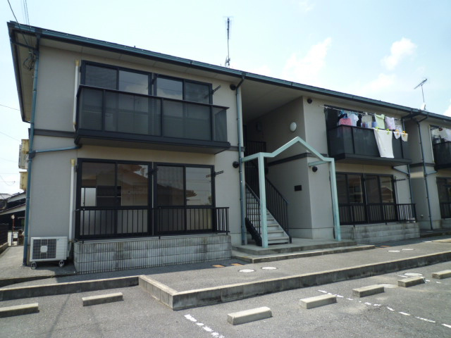総社市清音上中島のアパートの外観