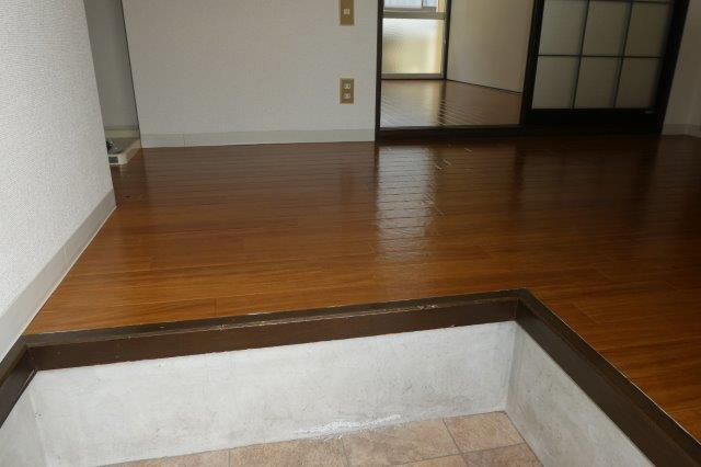 ハイツあかねＢの玄関