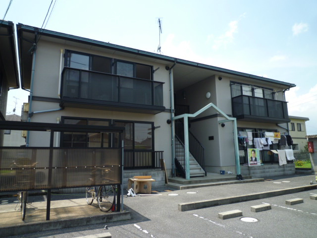 総社市清音上中島のアパートの外観
