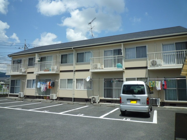 総社市溝口のアパートの外観
