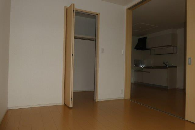 フォーラル真の洋室