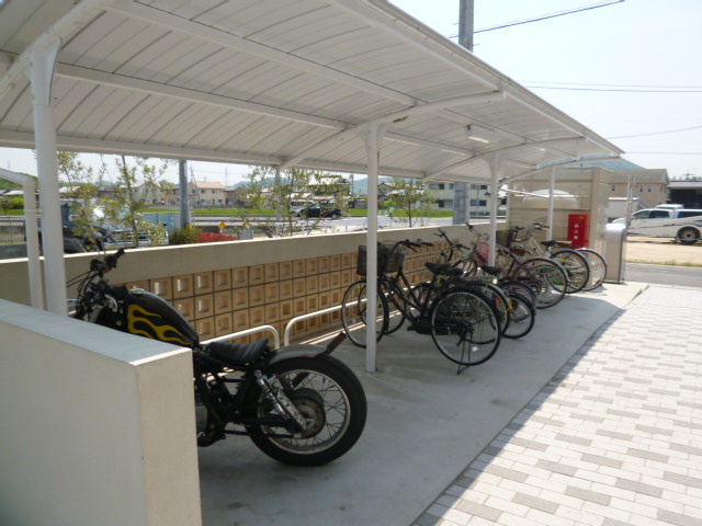 総社市井手のアパートのその他共用部分|自転車置き場