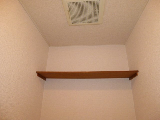 倉敷市東町のアパートのトイレ|トイレ収納棚