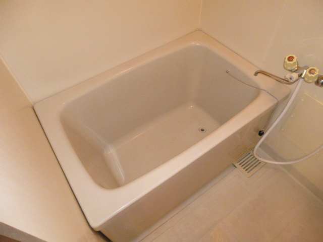 コーポ東町Ａの浴室