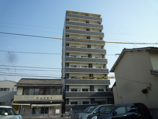 倉敷市川西町の賃貸マンションの外観