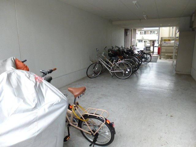 倉敷市川西町の賃貸マンションのその他共用部分|自転車置き場