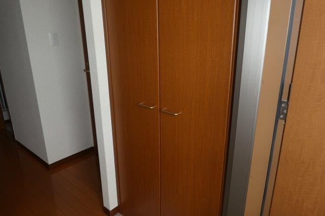 トリニティコートＢの玄関|シューズボックス