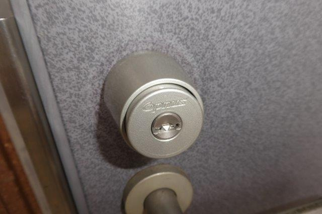 ウイングＡの玄関|カードキー