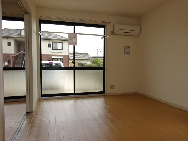 ウイングＡの居間・リビング