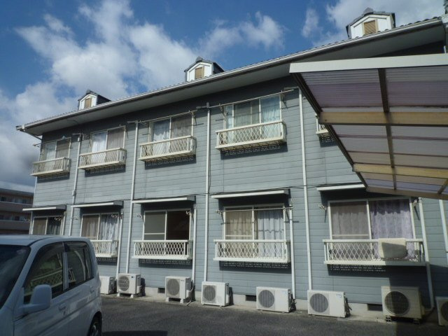 倉敷市徳芳のアパートの外観