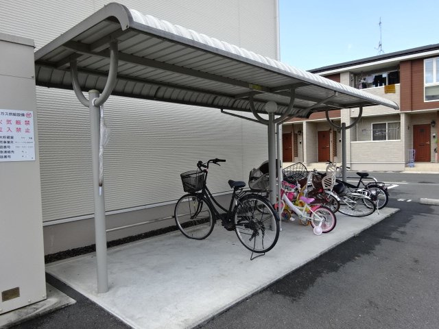 総社市井尻野のアパートのその他共用部分|自転車置き場