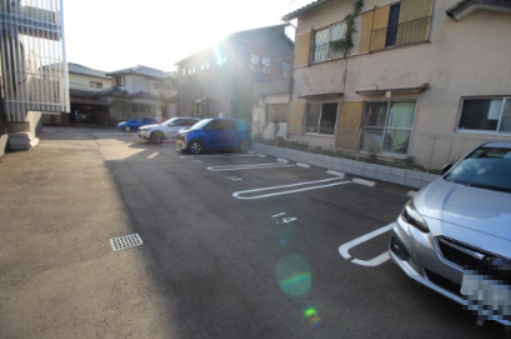 Valo吉村の駐車場