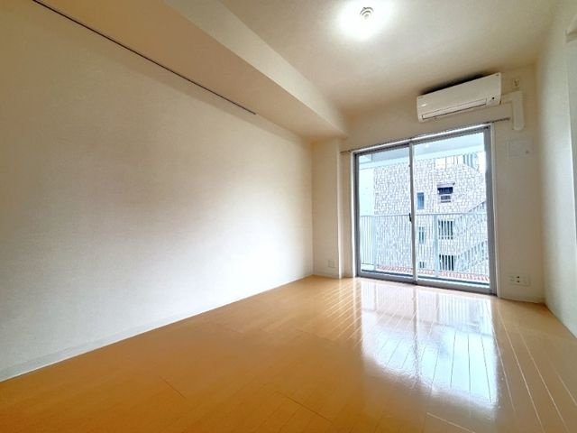 【居間・リビング】ＰＯＲＴＯ　ＰＡＲＴＩＲＥ　ＹＯＫＯＨＡＭＡ 