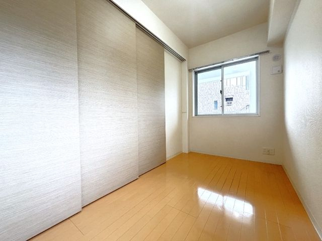 【寝室】ＰＯＲＴＯ　ＰＡＲＴＩＲＥ　ＹＯＫＯＨＡＭＡ