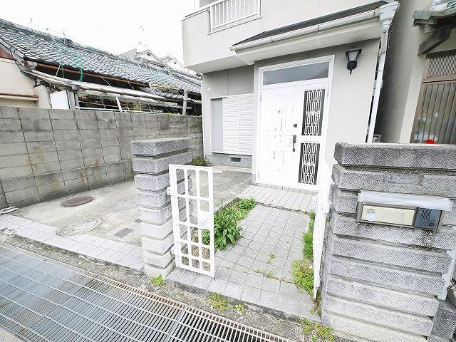 式見邸（南紀寺町貸家）のエントランス|建物の敷地です
