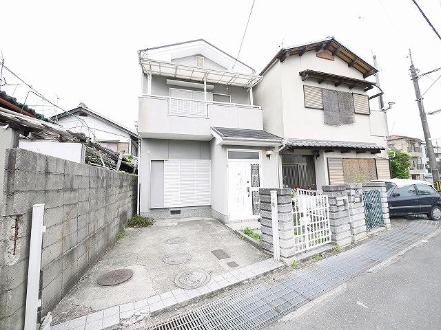 式見邸（南紀寺町貸家）の駐車場|駐車場があるので、車を買う予定の方も安心です