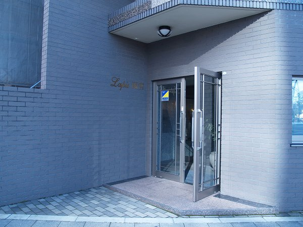 【エントランス】ラピス雨宮