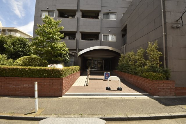 小金井中町マンションのエントランス