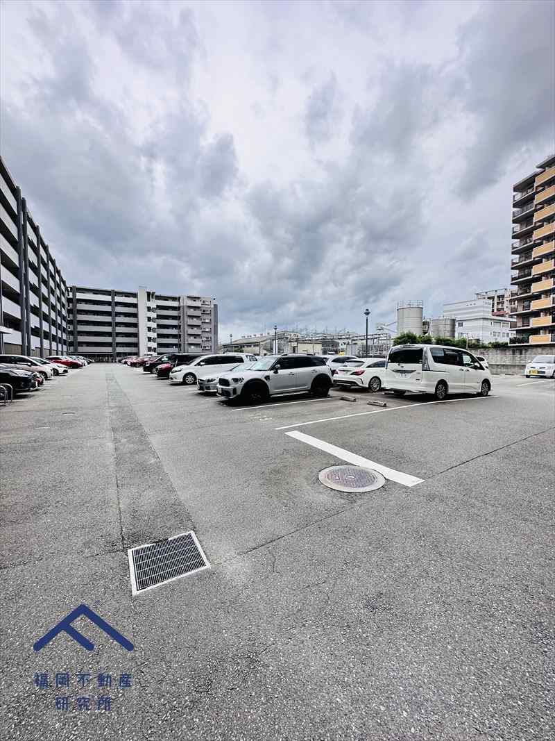 エイルマンション福岡東の駐車場