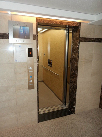 モニター付きエレベーター♪ 