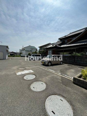 グランシャリオの駐車場