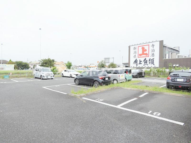 サンモールMARUHARAの駐車場