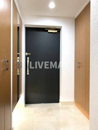 【玄関】リーガル京都二条城北 