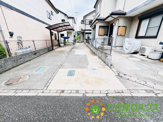 西区指扇　中古一戸建ての駐車場