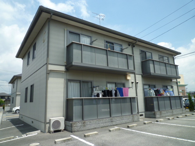 総社市井手のアパートの外観