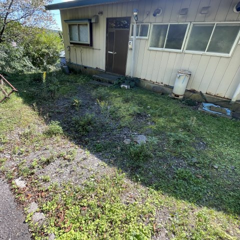 室蘭市本輪西町3丁目12-8アパートの駐車場