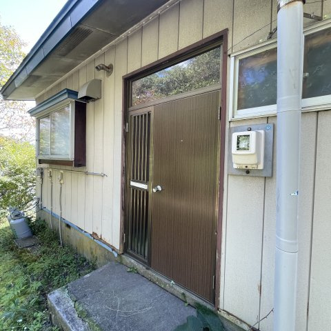 室蘭市本輪西町3丁目12-8アパートの玄関