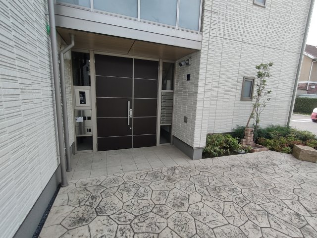 メゾンドモリエのエントランス|毎日通るエントランスはこのようになっています