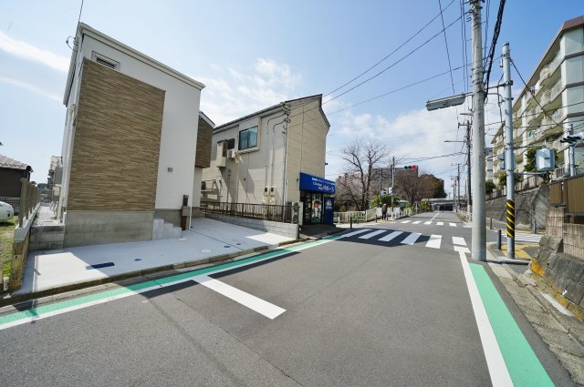 【保土ケ谷新桜ヶ丘１丁目58-13新築戸建て】★仲介手数料無料★（藤塚小学校・橘中学校）の前面道路含む現地写真