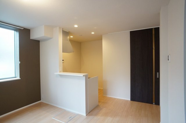 【居間・リビング】 | ブレント新町 | ベランダ側からのLDK内観です