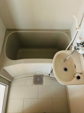 家具・家電付！！レオパレスyouの浴室