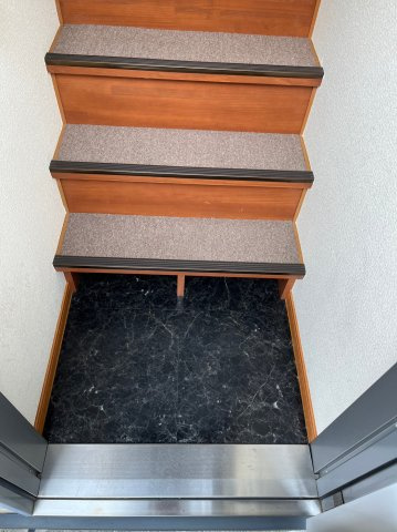 家具・家電付！！レオパレスyouの玄関