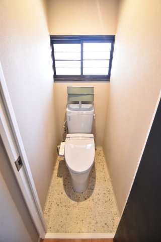 松原市新堂２丁目の一戸建てのトイレ