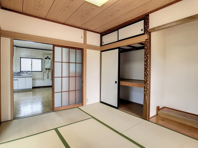 ひとり占めの大空間の和室