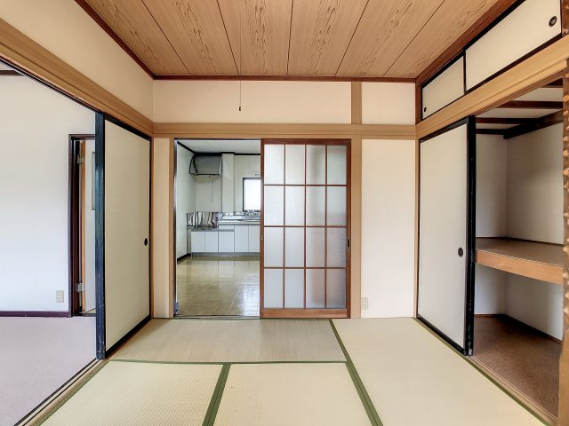 ひとり占めの大空間の和室