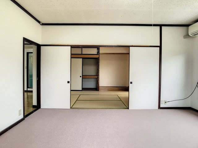 ひとり占めの大空間の洋室