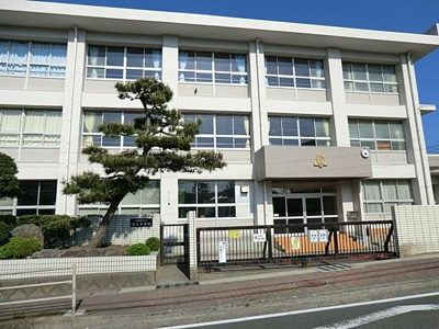 横須賀市立池上中学校まで750ｍ