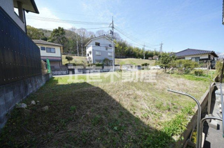 【周辺】 | 北側は、２mほど緩やかな傾斜が付いています。