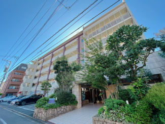 【外観】 | 西鉄天神大牟田線【高宮】駅まで歩いて5分♪大通りから少し入った場所に位置しているので周辺落ち着いた環境です。敷地内駐車場も空き有♪是非実際にご内覧ください！