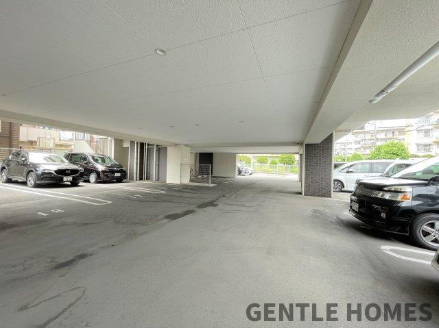 アクロス原ブルームテラスの駐車場