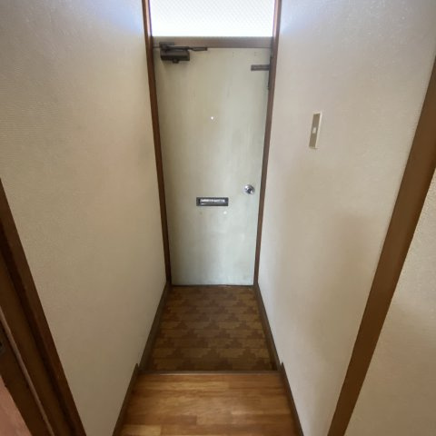 橋本ハイツの玄関|明るい玄関です