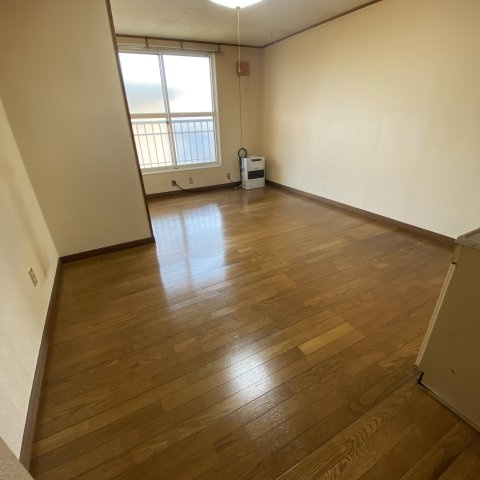 橋本ハイツの居間・リビング|使いやすいリビングです