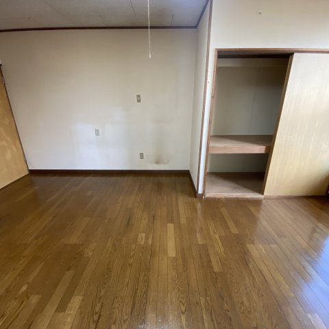 橋本ハイツの洋室|個人の部屋や寝室として使える洋室です