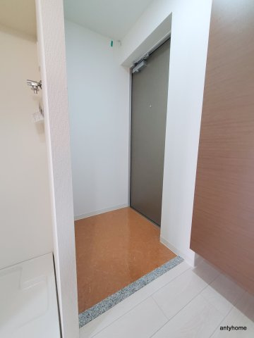 ルシール西三国　仲介手数料無料の玄関